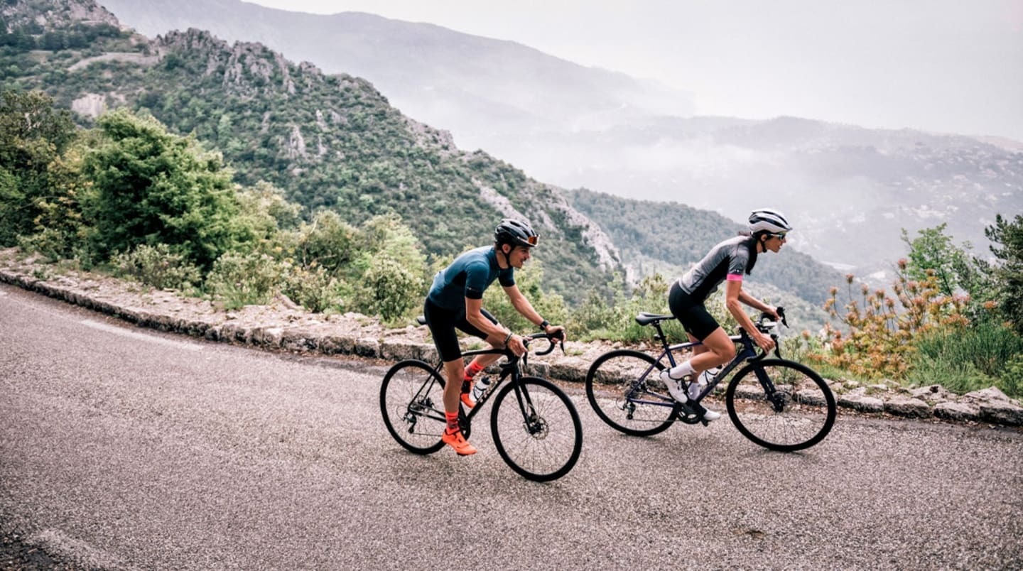 Opona szosowa Bontrager R2 Hard-Case Lite R2_Road_Tire_PDP_Features_1_3-28