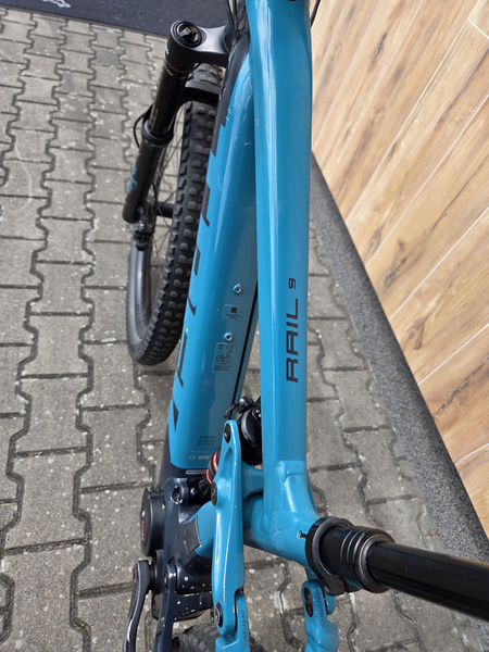 Używany rower elektryczny MTB Trek Rail 9 (2019) niebieski