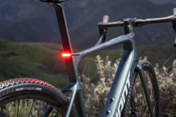 Rower szosowy elektryczny Giant Defy Advanced E+ Elite 0 (2025) | karbonowy | Blue Dragonfly