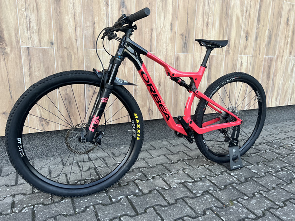 Używany karbonowy rower MTB Orbea Oiz M30 Coral Black