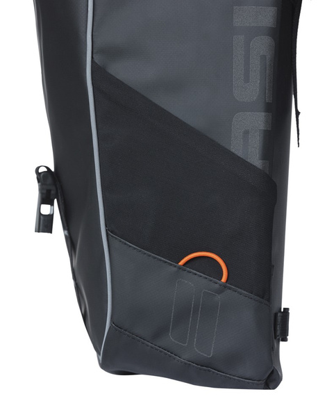 Sakwa na bagażnik podwójna Basil Miles Tarpaulin + adapter MIK (34 litry)
