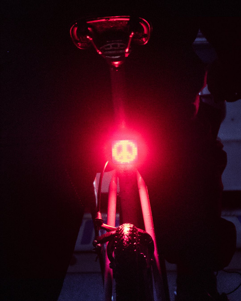 Lampka tylna Knog Blinder Peace
