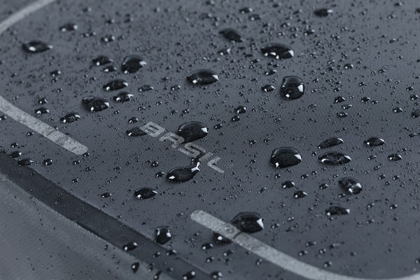 Plecak BASIL URBAN DRY BACKPACK 18L, mocowanie na haki Hook-On System, matt black (WYPRZEDAŻ -50%)