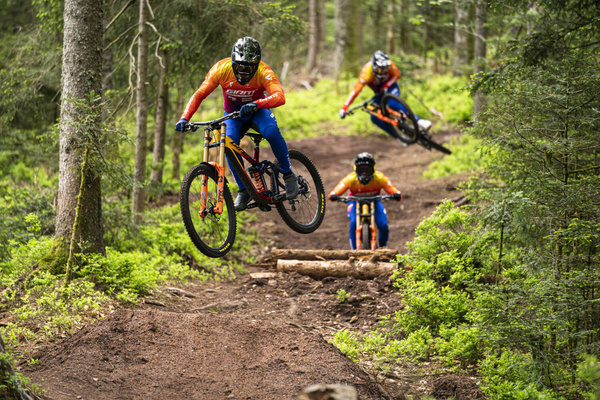 Rama MTB Giant Glory Advanced (2023) | karbonowa | Legends Edition