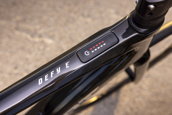 Rower szosowy elektryczny Giant Defy Advanced E+ Elite 0 (2025) | karbonowy | Blue Dragonfly