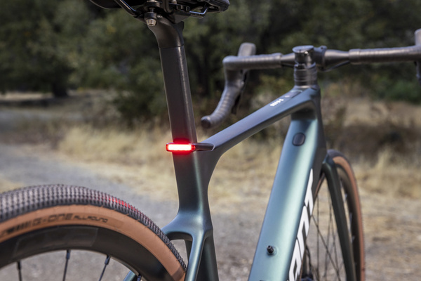 Rower szosowy elektryczny Giant Defy Advanced E+ Elite AR (2025) | karbonowy | Kelp Forest