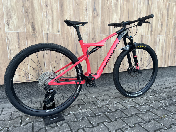 Używany karbonowy rower MTB Orbea Oiz M30 Coral Black