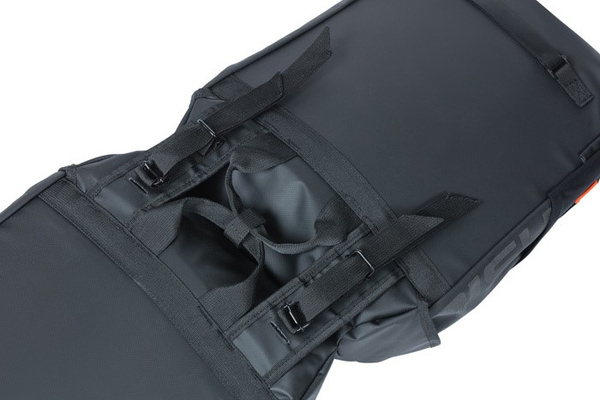 Sakwa na bagażnik podwójna Basil Miles Tarpaulin Double Pannier Bag (34 litry)