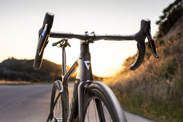 Rower szosowy elektryczny Giant Defy Advanced E+ Elite 0 (2025) | karbonowy | Blue Dragonfly