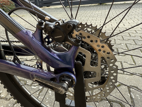 Używany rower elektryczny MTB Trek Powerfly FS 5 (2019) fioletowy - nowy napęd