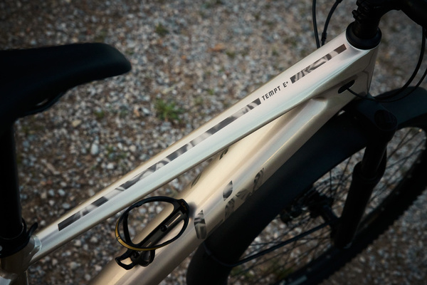 Rower MTB elektryczny damski Giant Liv Tempt E+ EX (2026) Sandshell