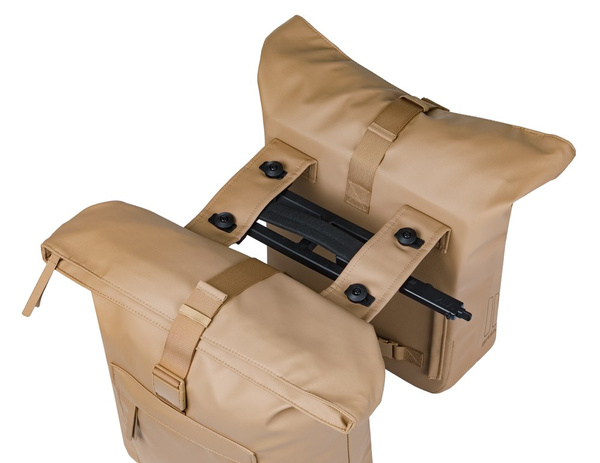 Sakwa na bagażnik podwójna Basil Brooklyn MIK (piaskowa 41 litrów)