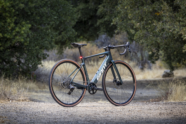 Rower szosowy elektryczny Giant Defy Advanced E+ Elite AR (2025) | karbonowy | Kelp Forest