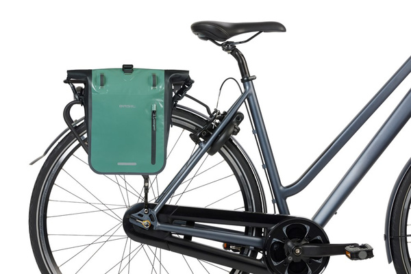 Sakwa na bagażnik pojedyncza Basil Rivo + MIK Hooks (srebrnozielono-czarna 12-15 litrów)