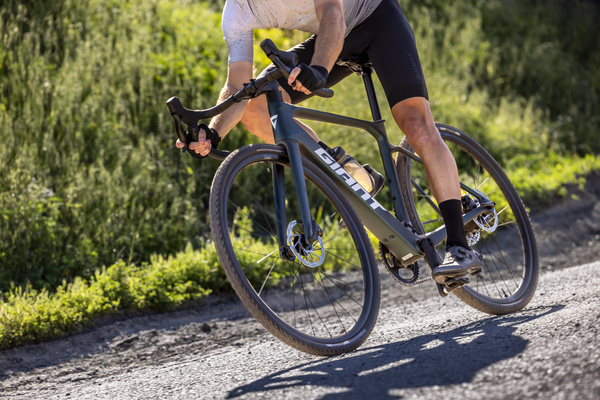 Rower szosowy elektryczny Giant Defy Advanced E+ Elite 1 (2025) | karbonowy | Raw Carbon