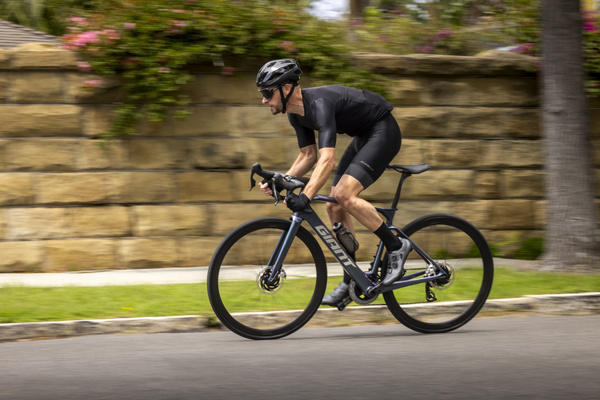 Rower szosowy elektryczny Giant Defy Advanced E+ Elite 0 (2025) | karbonowy | Blue Dragonfly