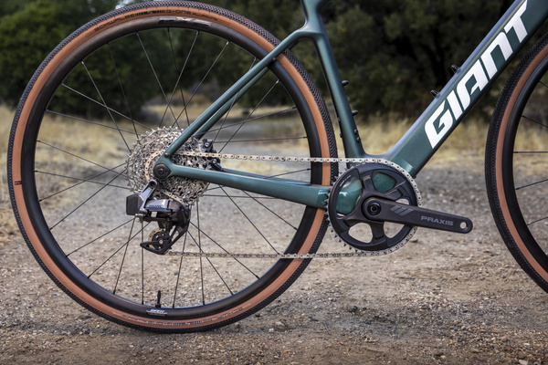 Rower szosowy elektryczny Giant Defy Advanced E+ Elite AR (2025) | karbonowy | Kelp Forest