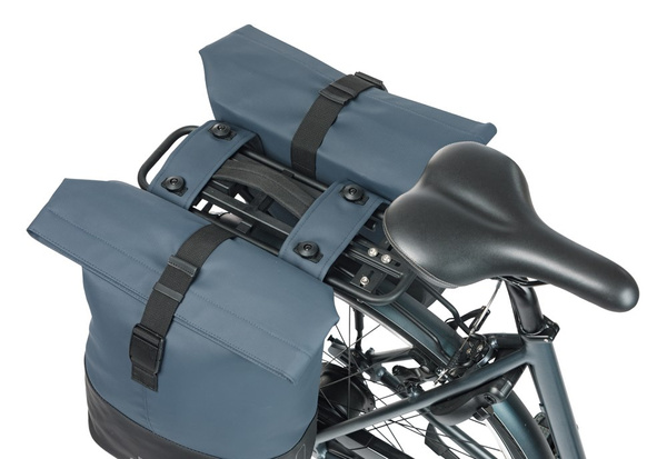 Sakwa na bagażnik podwójna Basil Cove MIK (granatowo-czarna 28-32 litry)