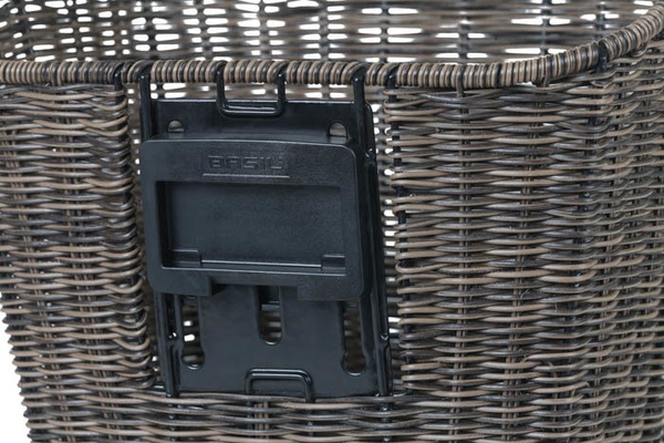 Kosz na kierownicę BASIL BREMEN RATTAN LOOK KF ratanowy + Płytka mocująca do kosza BASIL KLICKFIX ADAPTER PLATE system do mocowania na kierownicę odpinany (bez wspornika) nature brown ratan look (WYPRZEDAŻ -50%)